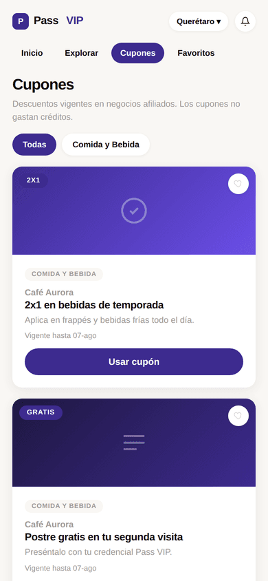 Un miembro del club viendo los mismos cupones en su celular